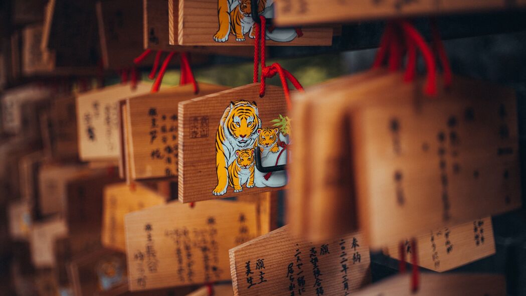 母老虎幼崽象形文字创意模糊4K壁纸，高清3840x2160背景图片下载