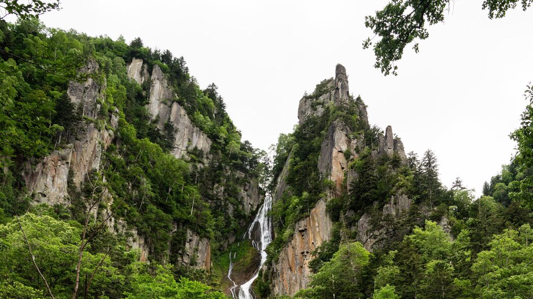 树木葱茏，瀑布飞溅，岩石雄奇，河流蜿蜒——精选4K高清风景壁纸（3840x2160）免费下载