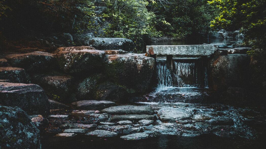 桥流水石树景，级联自然之美！4K高清壁纸下载，3840x2160极致体验
