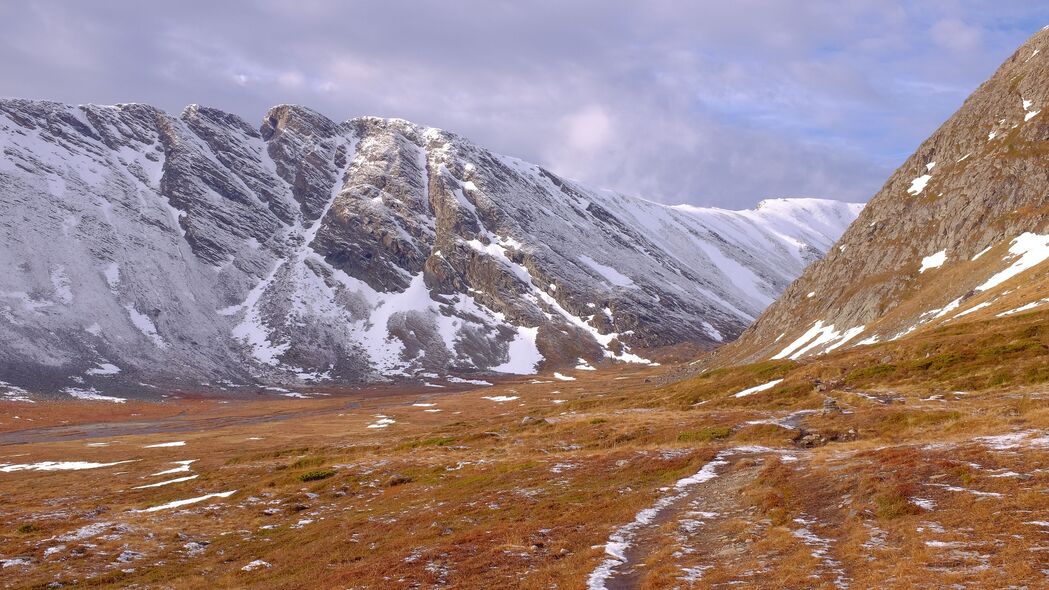 绝美山脉斜坡雪景，高清4K自然壁纸，3840x2160超清下载