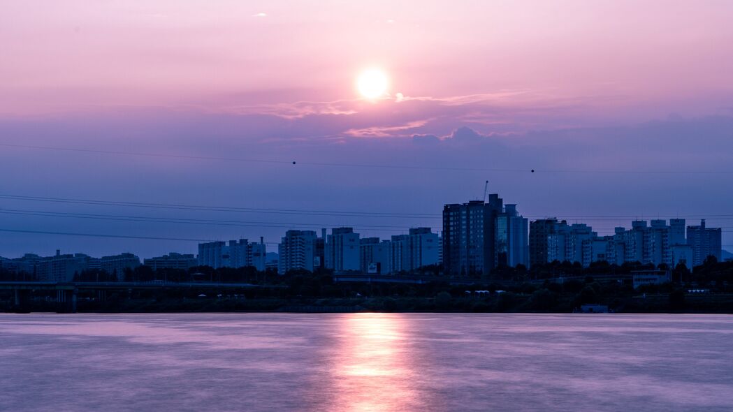 城市河流美景，黎明阳光与黄昏反射，4K超高清壁纸3840x2160免费下载