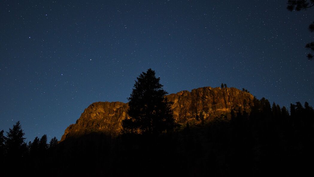 4K高清夜景壁纸，树影岩石山景，3840x2160超清分辨率免费下载