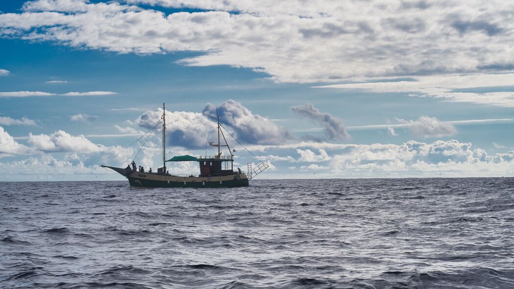 航行探索，船与海的浪漫邂逅，波浪水影中的旅行之旅，4K超清壁纸，3840x2160高清下载