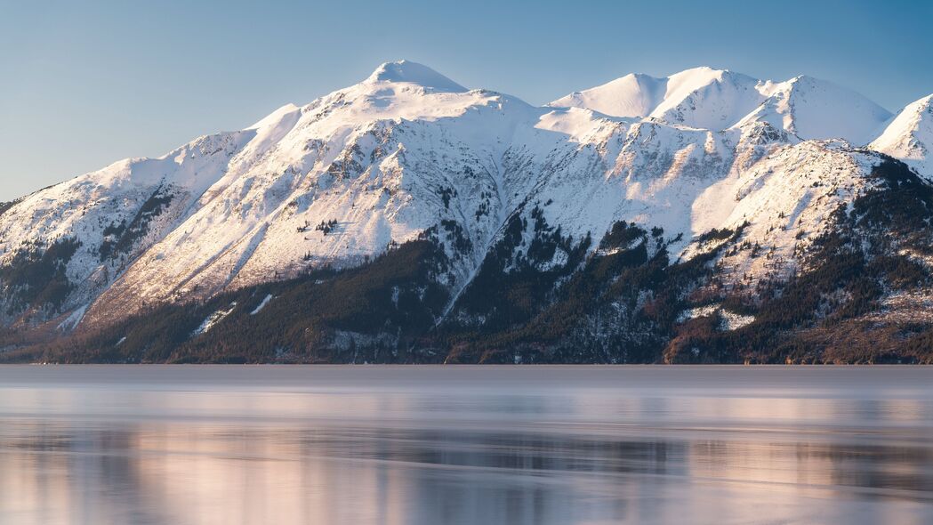 冬日山湖雪景，4K高清自然风景壁纸，3840x2160分辨率下载