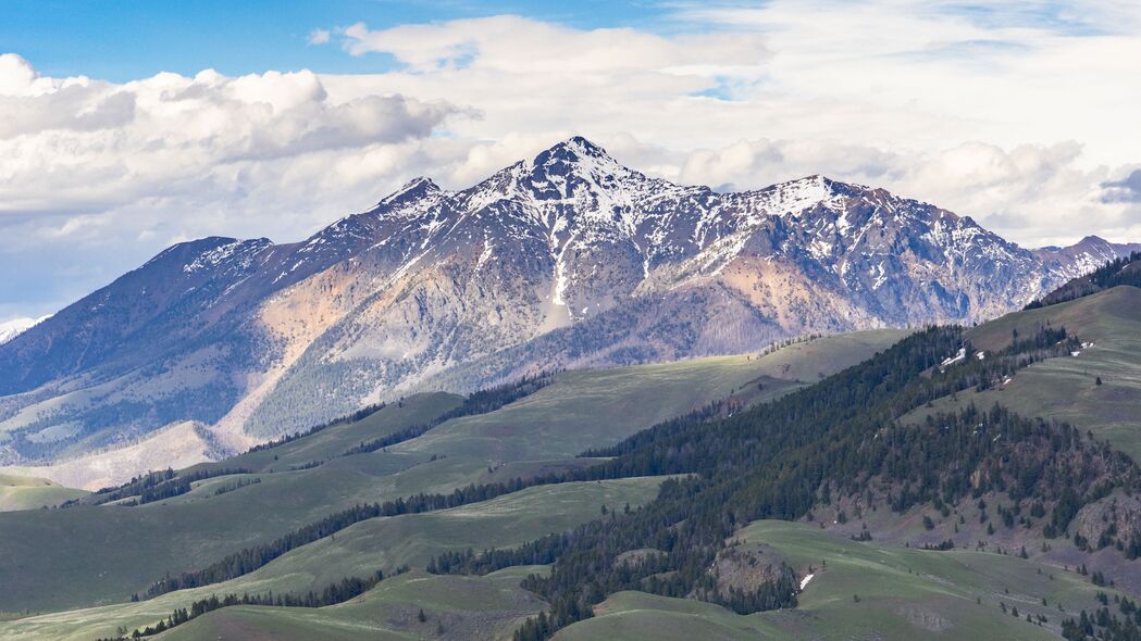 4K高清山脉浮雕壁纸，3840x2160极致风景，树木山谷尽在其中