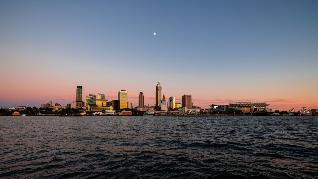 大海映建筑，城市黄昏美景，4K高清壁纸3840x2160，免费下载