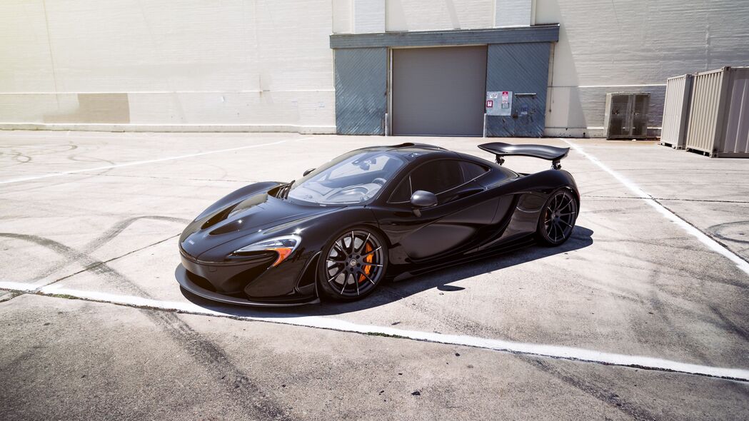 mclaren P1黑色跑车高清4K壁纸，3840x2160分辨率，精美车轮细节