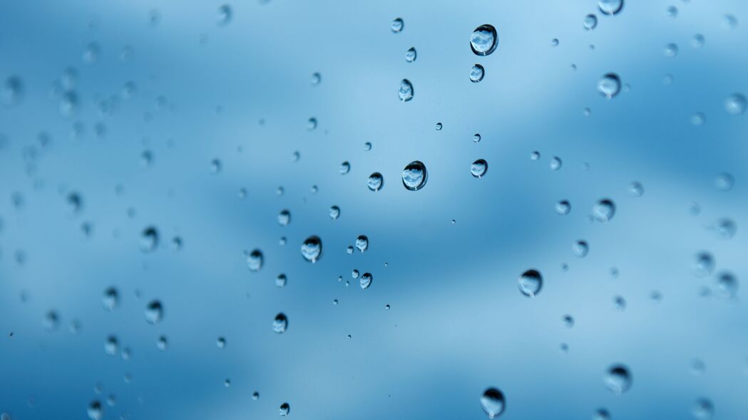滴水玻璃雨微距美景，高清蓝色4K壁纸，3840x2160分辨率，免费下载