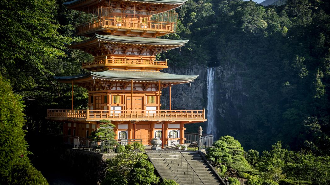 4K高清壁纸，宝塔、楼梯、建筑与瀑布美景，3840x2160分辨率下载