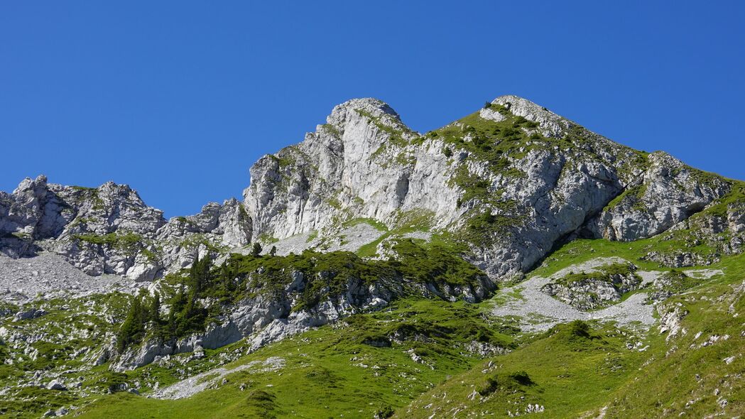 4K超清壁纸，山脉斜坡草地浮雕美景，3840x2160高清下载