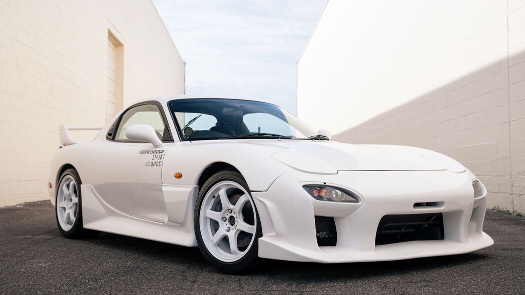 马自达RX-7高清4K壁纸，白色炫车，精致车轮，3840x2160超清下载