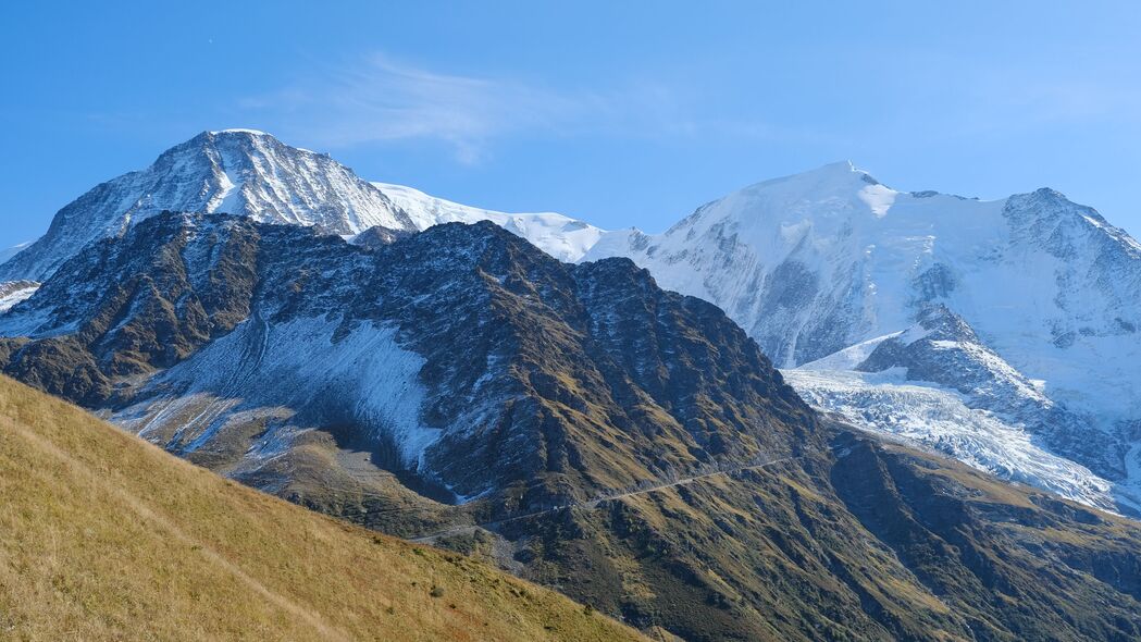 4K超清山脉雪景壁纸，斜坡浮雕细节，3840x2160高清下载