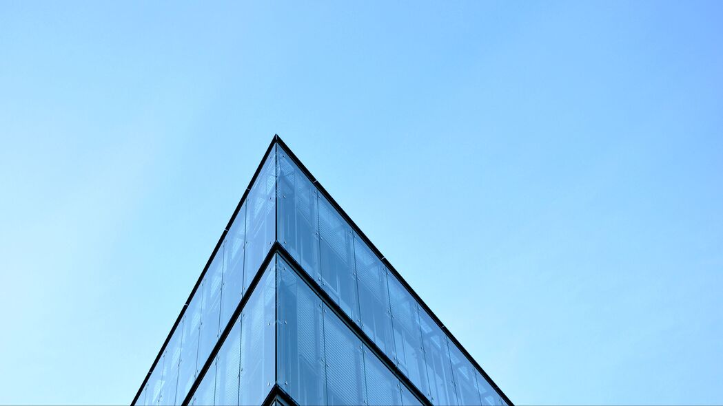 建筑立面线条勾勒，天空映衬，4K超高清3840x2160壁纸下载