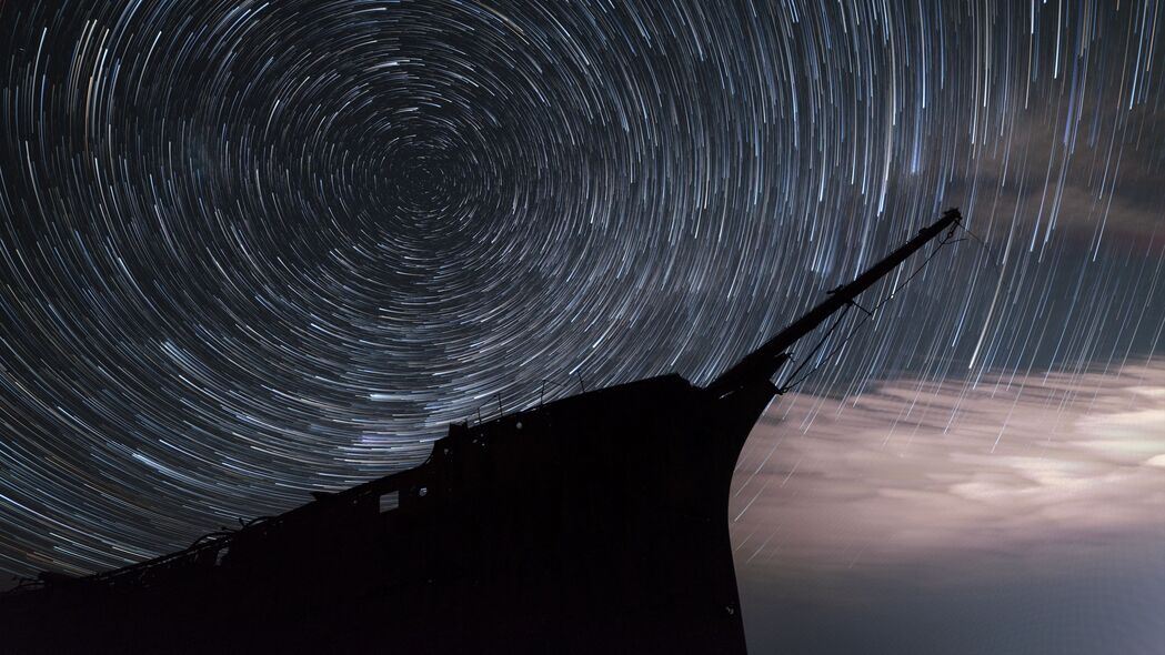 飞船剪影深邃星空，4K高清长曝光壁纸，3840x2160超清下载