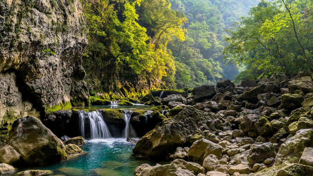 4K高清风景壁纸，河水石头树，3840x2160精美壁纸下载