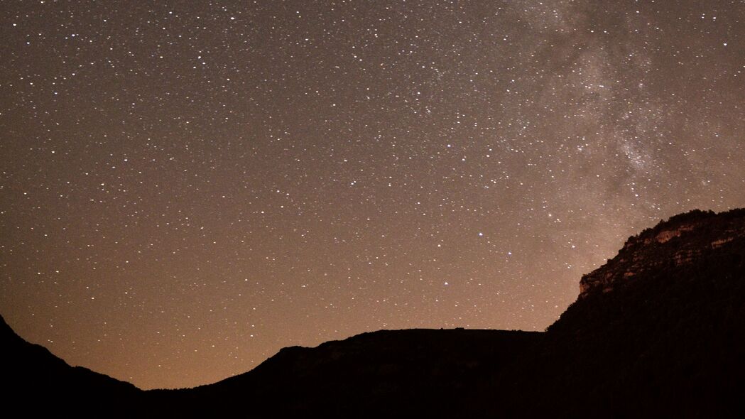 山丘剪影星空夜，绝美4K壁纸，3840x2160高清下载