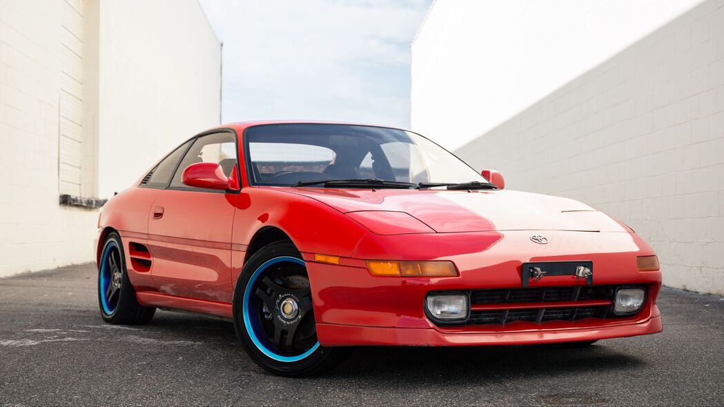 丰田MR2红色炫影，4K超清壁纸，3840x2160分辨率，高清汽车图片免费下载