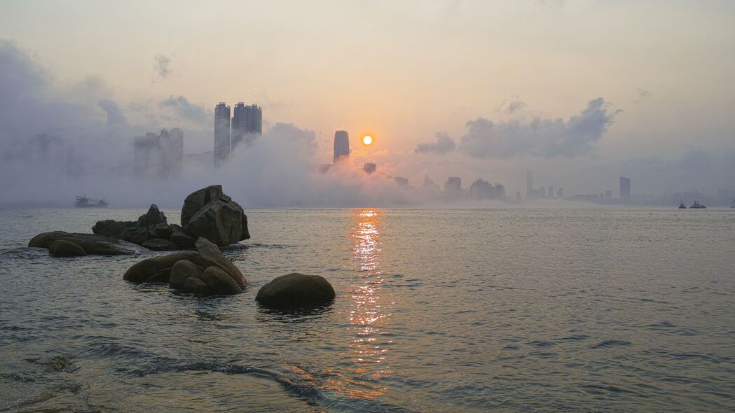 石头与海雾交织，城市日出美景，4K超清壁纸3840x2160，高清风景图片下载