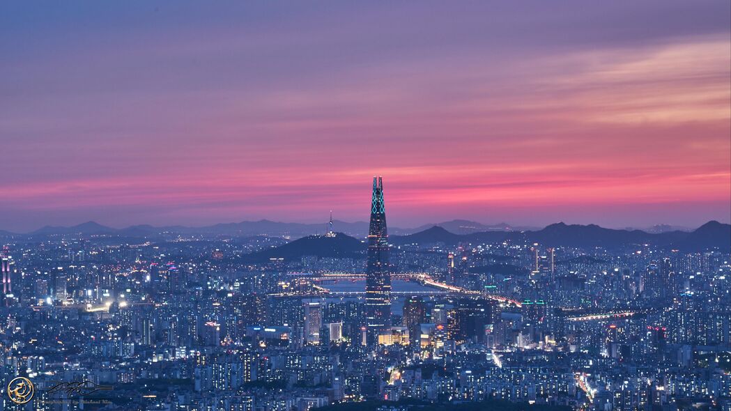 塔影映城，黄昏灯光璀璨，超清4K建筑风景壁纸3840x2160下载