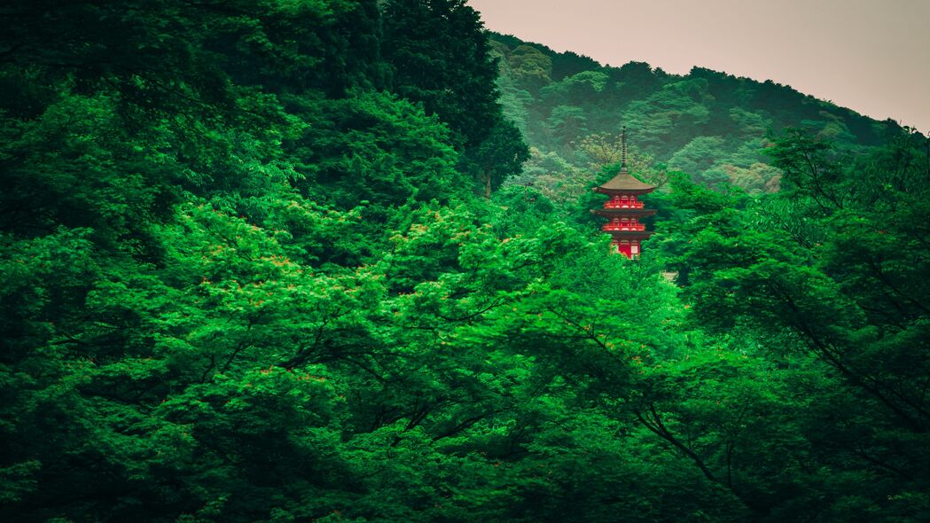 4K高清壁纸，宝塔森林树木美景，3840x2160分辨率，免费下载