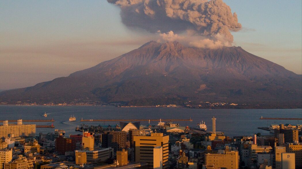 火山之城，海滨画卷，日本4K超清壁纸，3840x2160高清风景下载