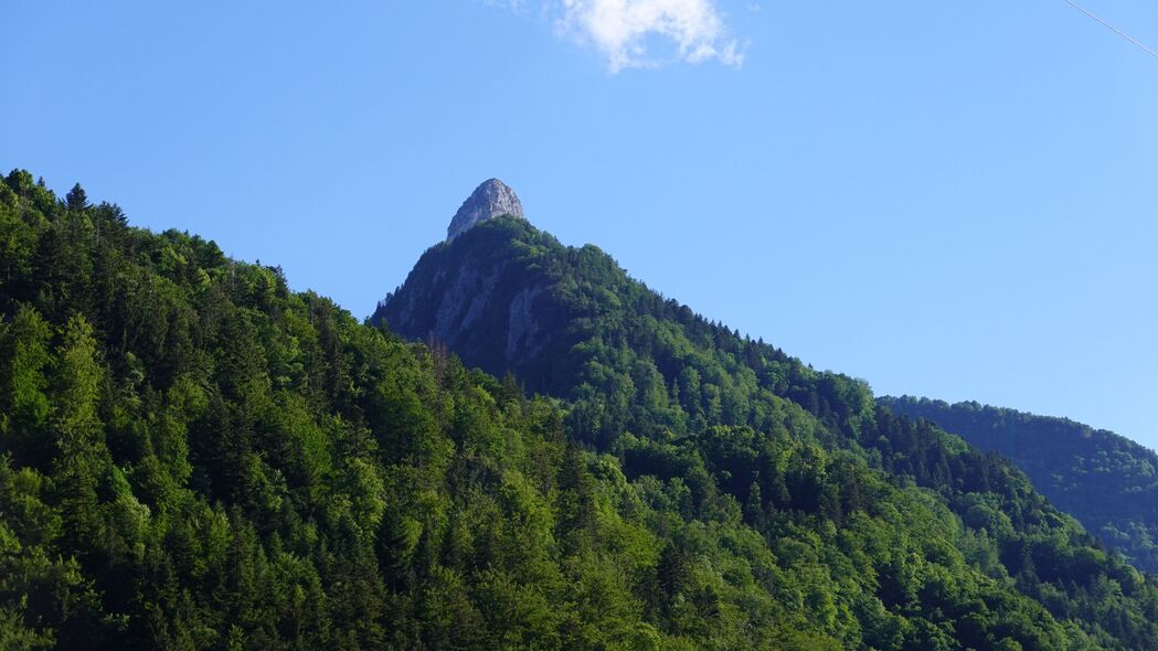 绝美山景森林4K壁纸，3840x2160高清风景图片，免费下载
