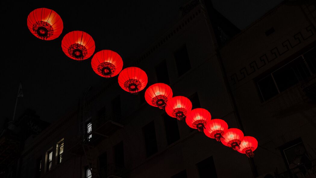 中国灯笼夜韵，深色红韵街道4K高清壁纸，3840x2160超清下载