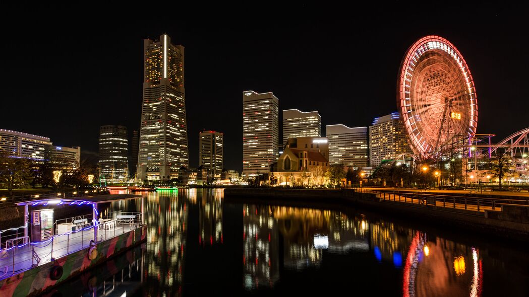 摩天轮璀璨夜景，城市建筑灯光反射4K壁纸，高清3840x2160风景图片下载