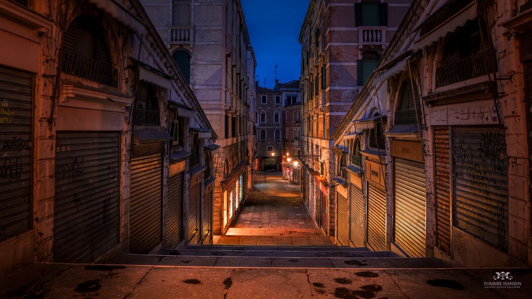 夜色街道深邃之美，建筑灯光璀璨4K壁纸，高清3840x2160背景图片下载