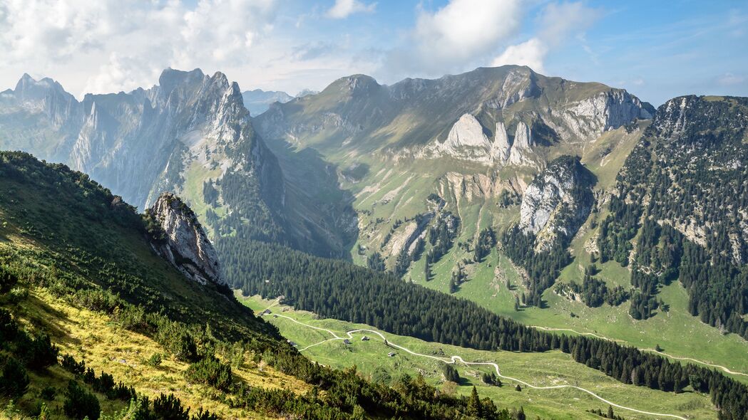 绝美山脉森林小径，4K超清壁纸下载，3840x2160高清风景大赏
