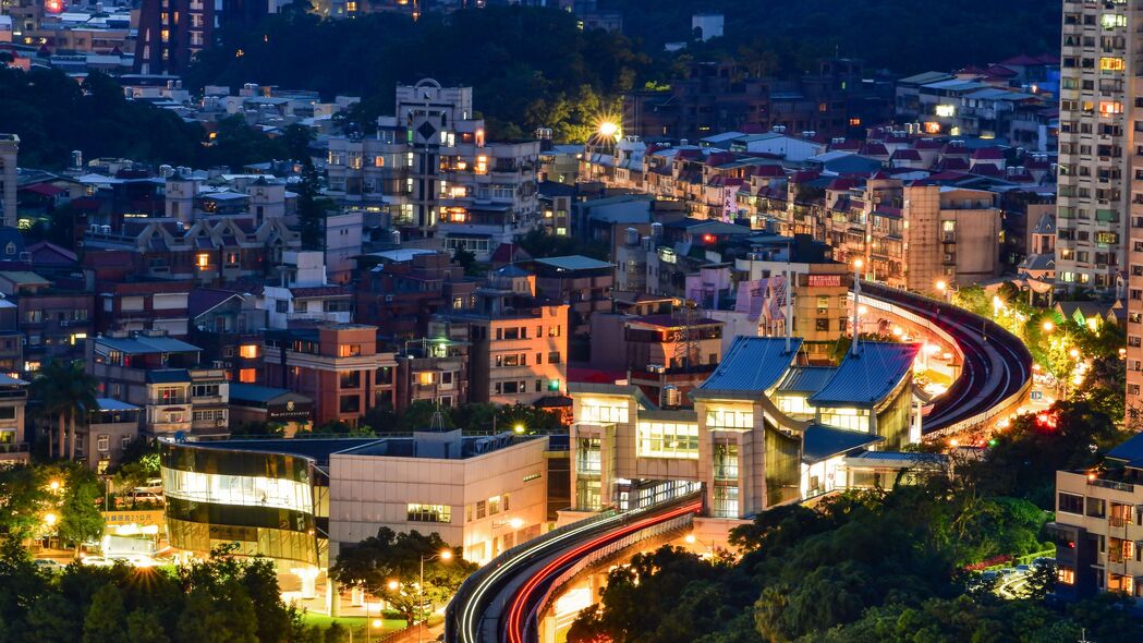 城市风光4K壁纸，道路建筑灯光长曝光，高清3840x2160图片下载