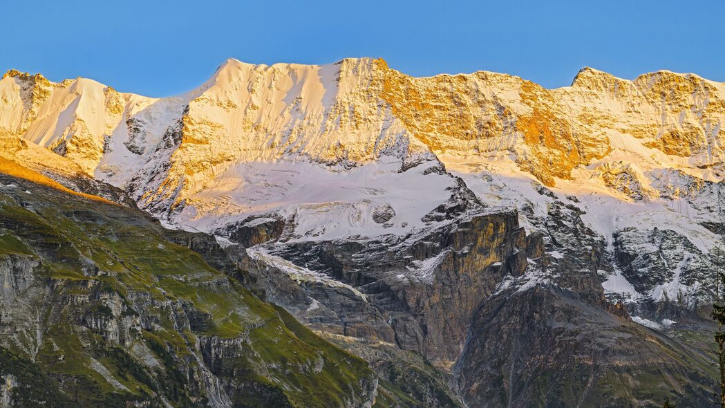 山脉雪景高清壁纸，斜坡自然美景，4K超高清3840x2160，免费下载