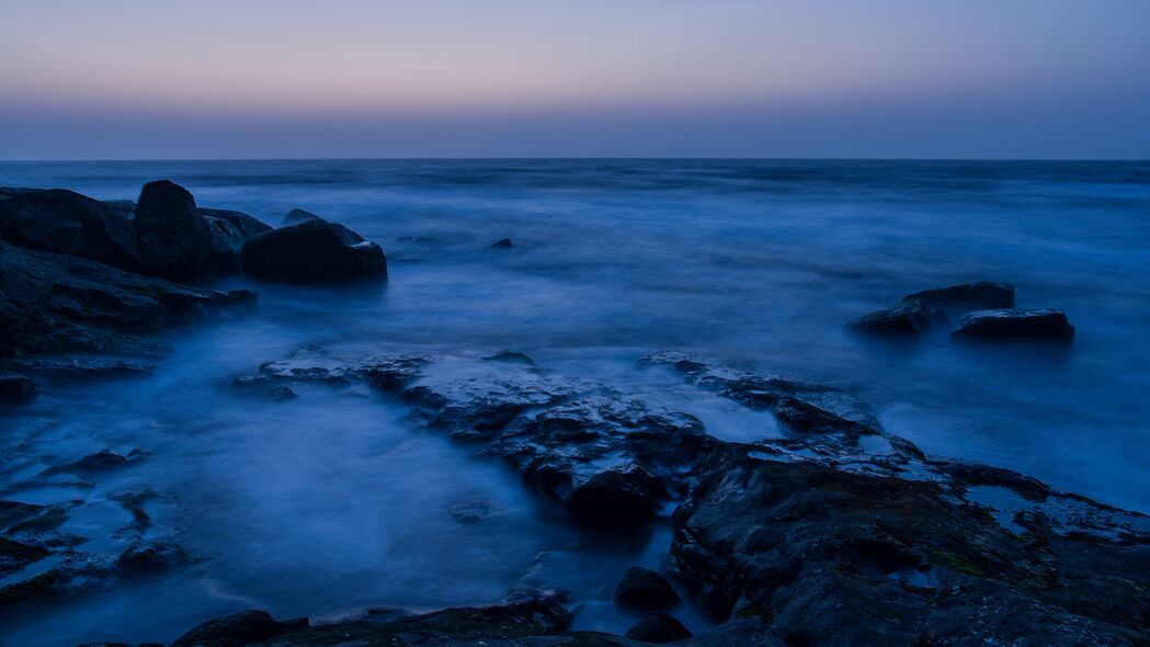 海石雾景，自然之美！高清4K壁纸，3840x2160分辨率，免费下载