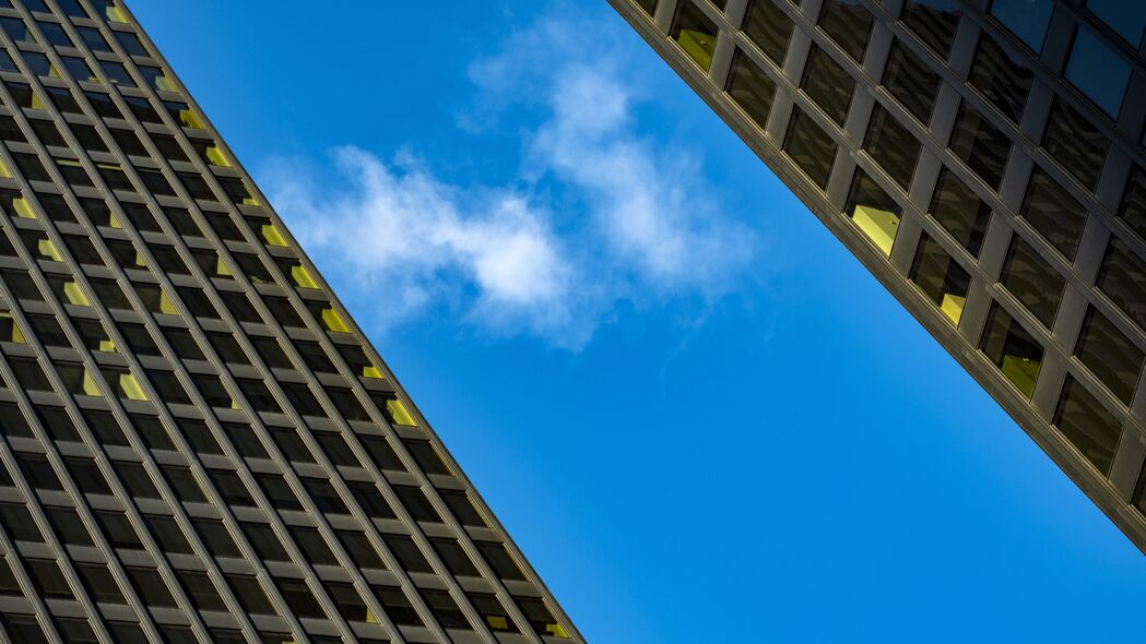 4K超清建筑立面窗户与天空壁纸，3840x2160高清下载，精美背景图片