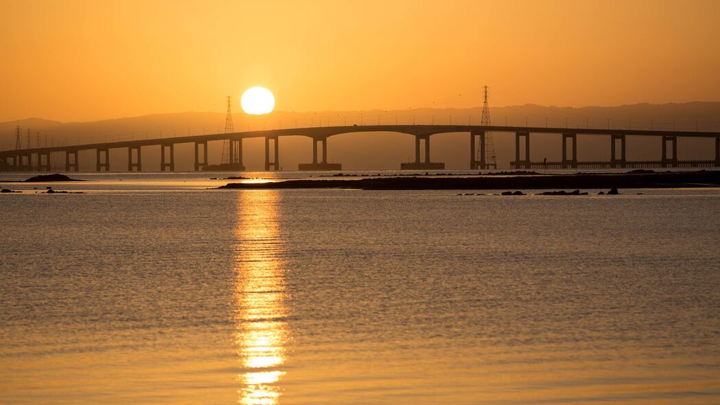 大桥横跨大海，绝美日落自然风光，4K超清壁纸3840x2160，高清下载尽享美景
