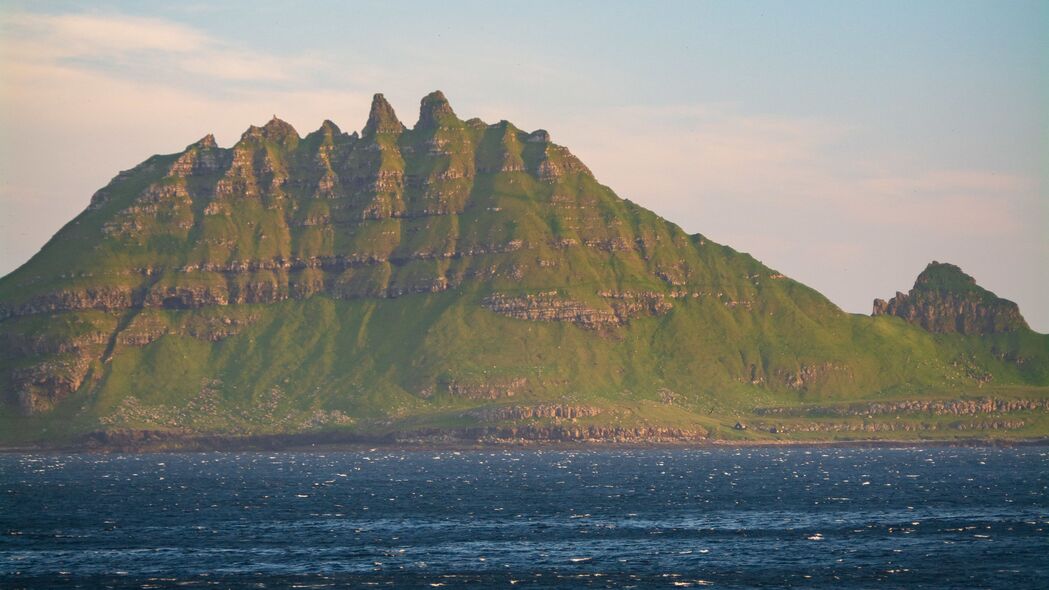 山坡海景石头自然之美，超高清4K壁纸（3840x2160）免费下载