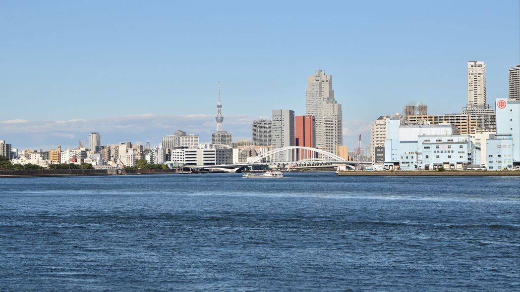 建筑桥梁船舶城市风光，河流流淌4K壁纸，高清3840x2160风景图片下载