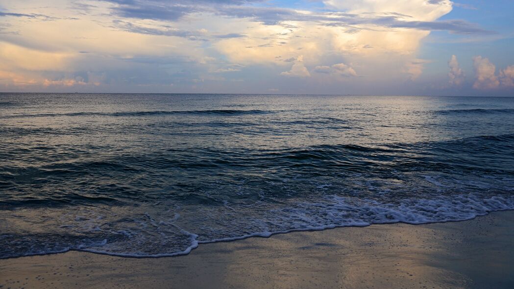 海岸风光，绝美大海波浪与云卷云舒，4K超清壁纸3840x2160，自然风景一键下载