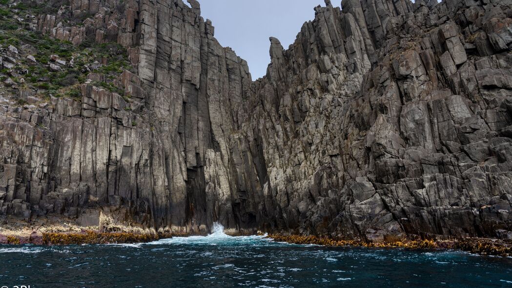 岩石海洋相映成趣，绝美海岸风景4K壁纸，高清3840x2160下载