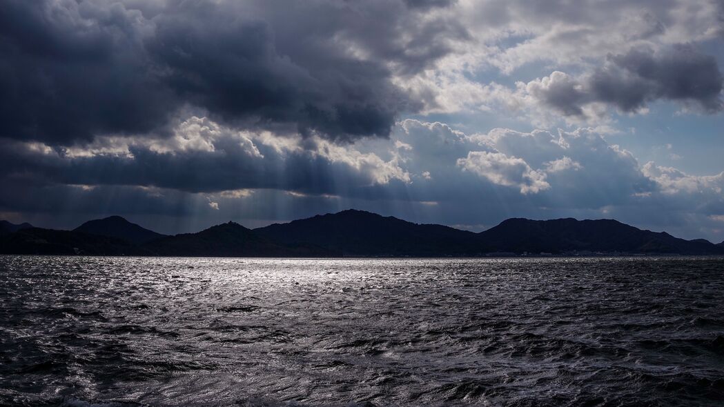 海山云光美景，自然4K高清壁纸，3840x2160分辨率畅享下载