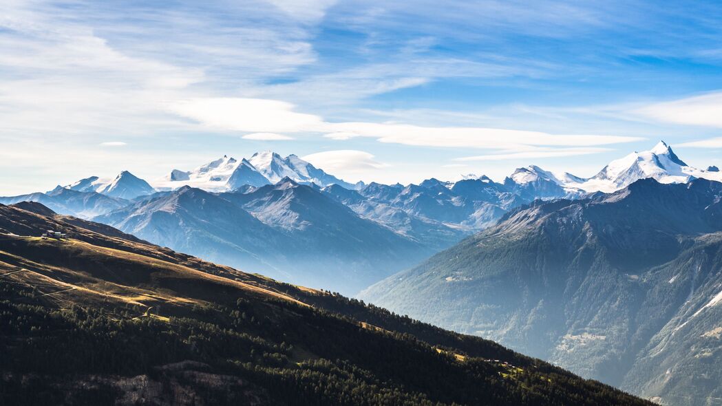 山坡雾景高清4K壁纸，3840x2160分辨率，绝美风景图片下载