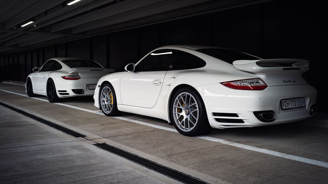 保时捷911 Turbo S白色炫酷版，4K超清壁纸，3840x2160分辨率，免费下载