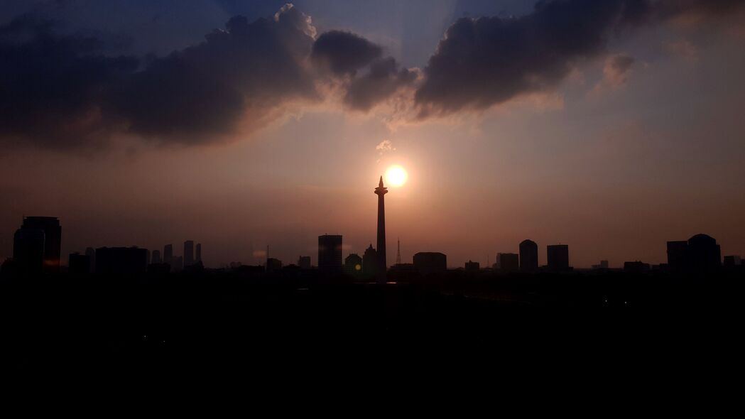 城市剪影，黄昏阳光下的深色建筑，超清4K壁纸3840x2160，高清下载