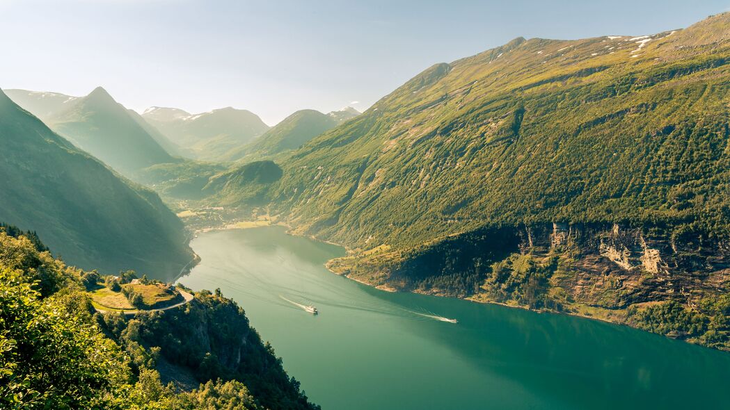 壮丽山脉河流景致，高清4K Runboat壁纸，3840x2160超清下载
