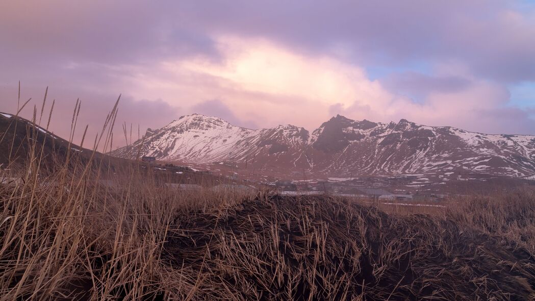 绝美山脉雪景，黄昏田野草地风光，4K超清壁纸3840x2160免费下载