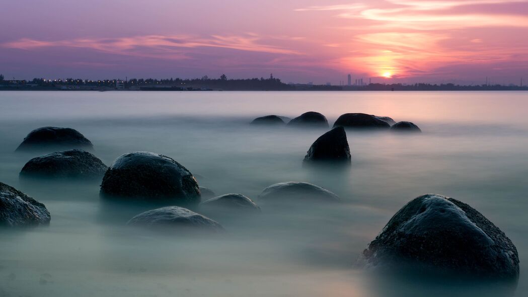 石头与海之雾，日出美景4K壁纸，超清3840x2160自然风景图片下载