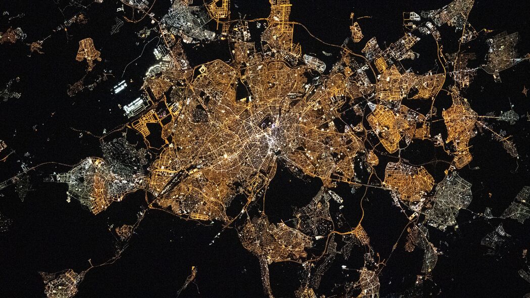 城市轮廓光影交织，深色4K超清壁纸，3840x2160高清下载