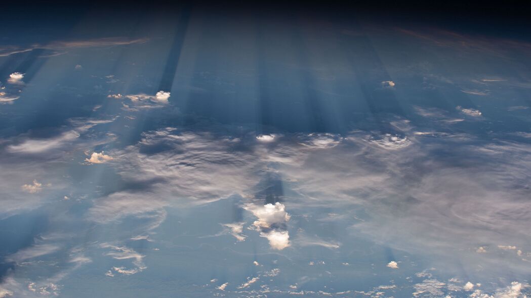 地球行星云，绝美太空视角，4K高清壁纸3840x2160，一键下载！