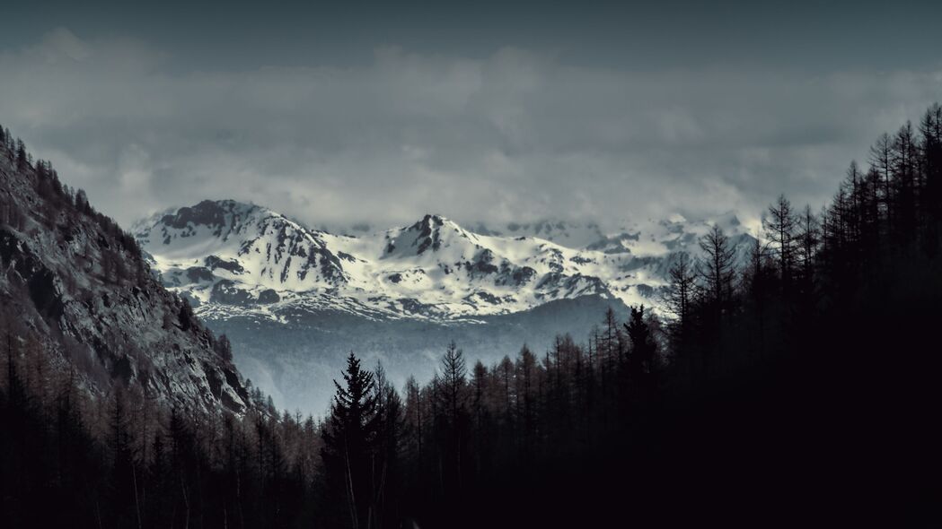 4K高清山雪树云风景壁纸，3840x2160超清画质，免费下载