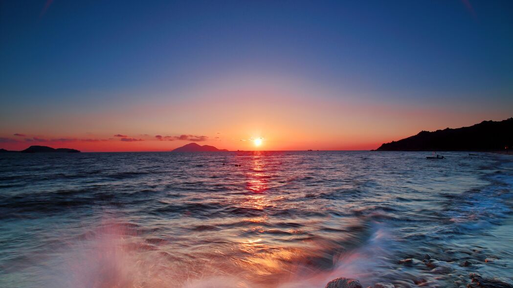 绝美日落海景，4K超清壁纸，海浪轻拂，风景如画，3840x2160高清下载